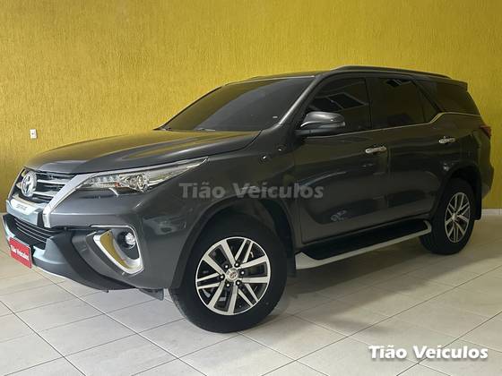 TOYOTA HILUX SW4 2.8 SRX 4X4 7 LUGARES 16V TURBO INTERCOOLER DIESEL 4P AUTOMÁTICO